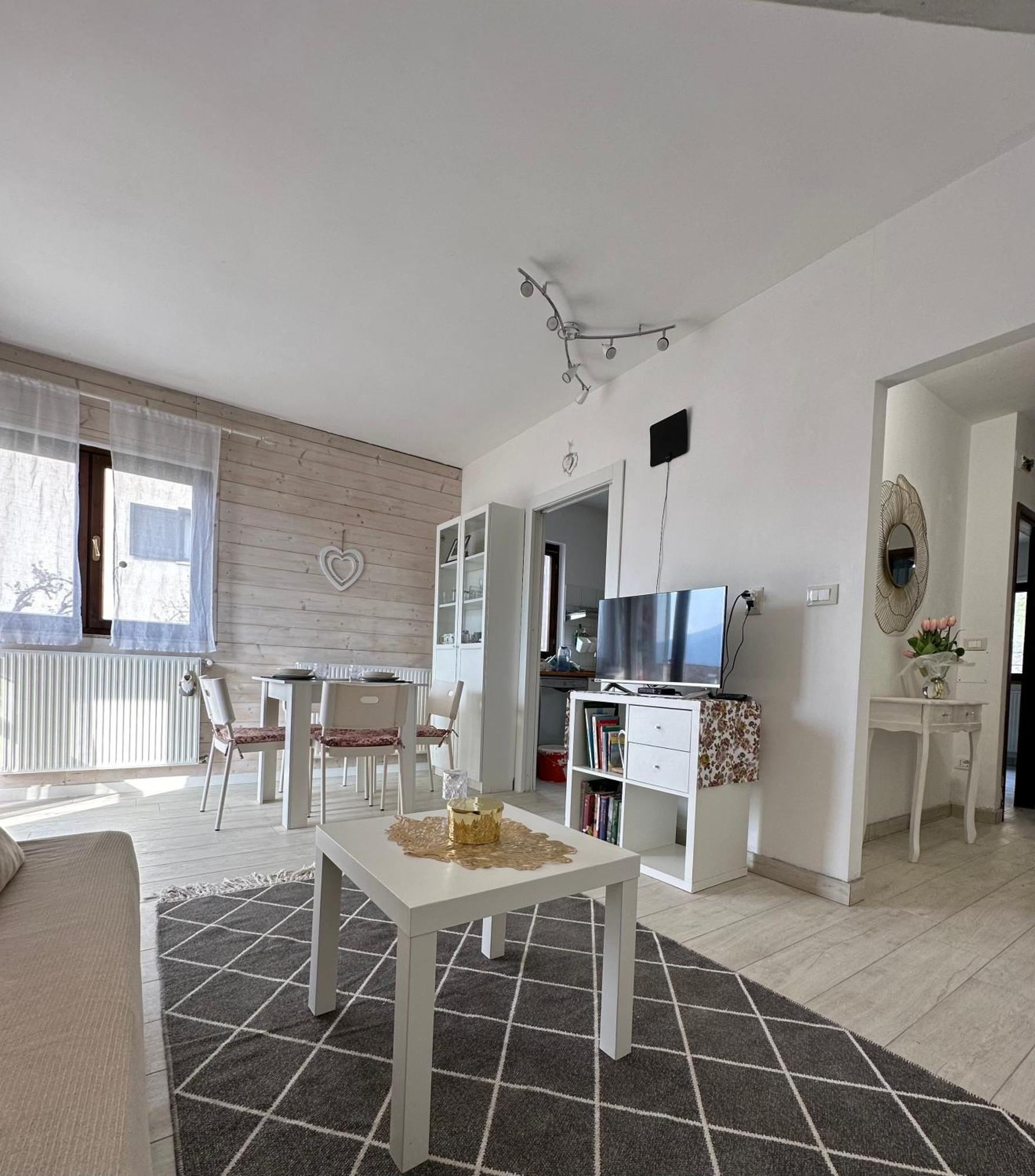 Lake Apartment Ischia White Тенна Экстерьер фото